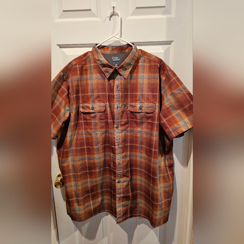 SOLD ~ Croft & Barrow men's short-sleeve plaid button-down shirt.